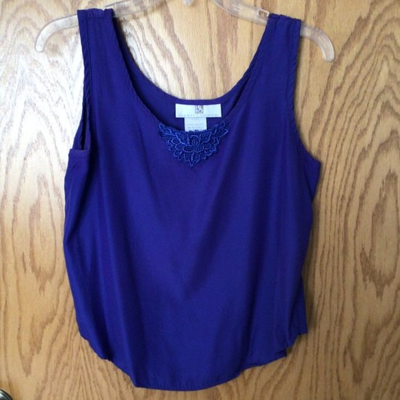 Illustrations - Blue camisole with decorative crochet at neckline - Picture 3 of 8